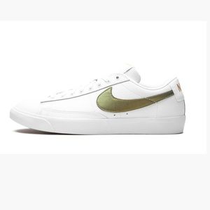 Nike Blazer Low Premium White/Metallic Gold. Women’s size 9
